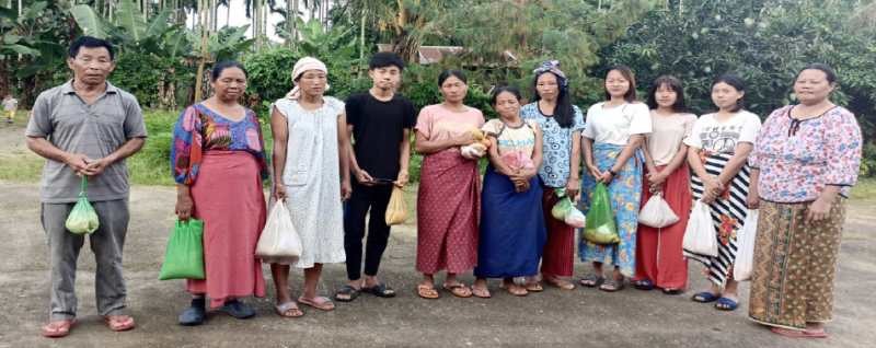 With the objective of helping poor farmers and to lessen their sufferings during the time of COVID-19 pandemic, the Ato Area Students’ Union (AASU) with assistance from SDAO Niuland distributed agricultural seeds to 203 families under Ato Area. The agricultural seeds included Maize, Soybean, Pigeon pea (Arhar dal). (Photo Courtesy: AASU)